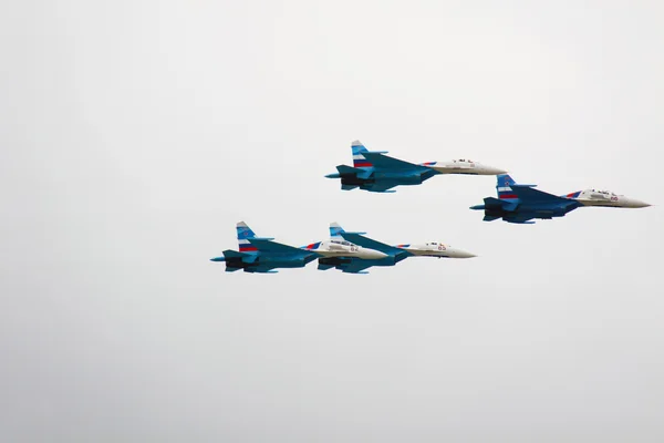Mak aviashow에 하늘에 러시아 전투기 — 스톡 사진