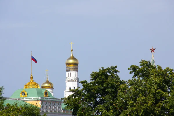 Blick auf einige der Moskauer Kreml-Kathedralen: — Stockfoto