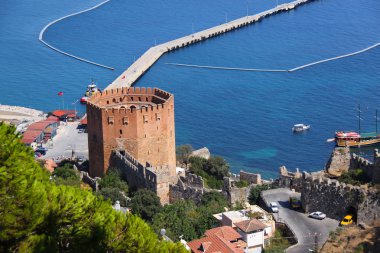 Port alanya ve kırmızı tuğla Kulesi