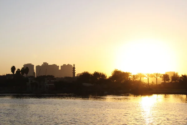 川ナイル川橋から日没カイロ — ストック写真