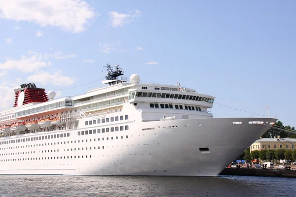 Luxury white cruise ship shot at angle a — Stock Photo, Image