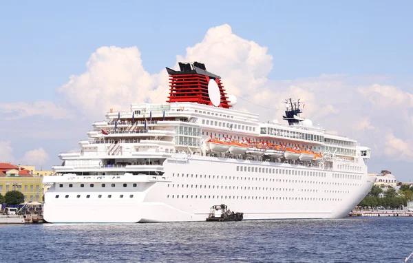 Luxury white cruise ship shot at angle at water level — Stock Photo, Image