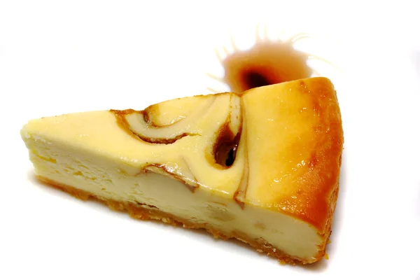 Fetta di cheesecake gourmet sullo sfondo bianco — Foto Stock