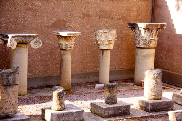 Sitio de excavación arqueológica en el templo de Apolo, Corinto, Grecia . —  Fotos de Stock