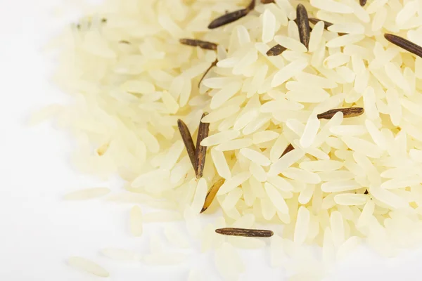 长米白色上孤立的野生稻与混合的特写 — 图库照片