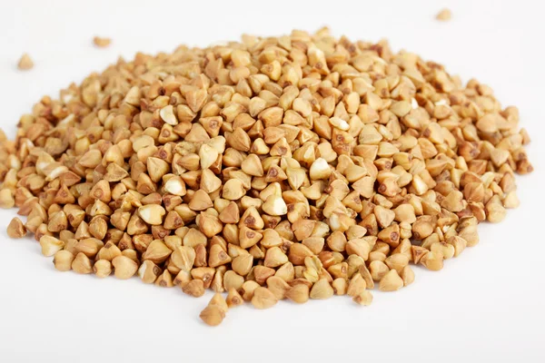 Semi di grano saraceno primo piano isolato su bianco — Foto Stock