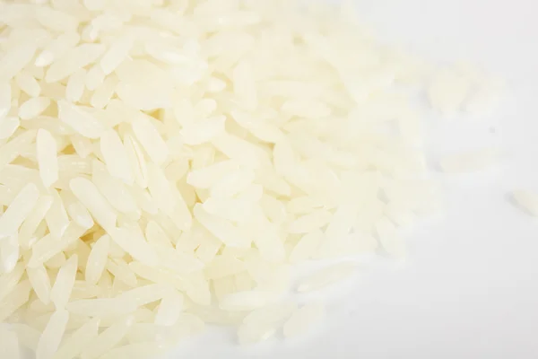 Stapel van biologische rijst (op wit) — Stockfoto