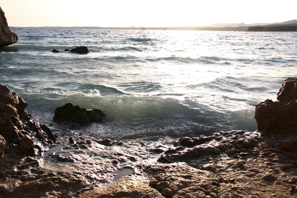 Ερυθρά θάλασσα στο ηλιοβασίλεμα κύματα — Φωτογραφία Αρχείου