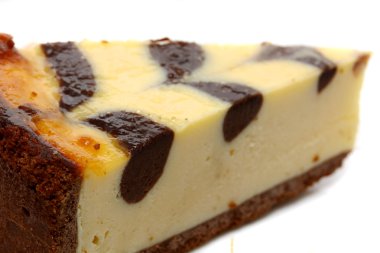 gurme dilim beyaz zemin üzerine cheesecake