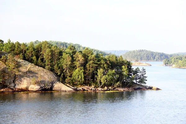 Isla solitaria en el archipiélago de Suecia —  Fotos de Stock