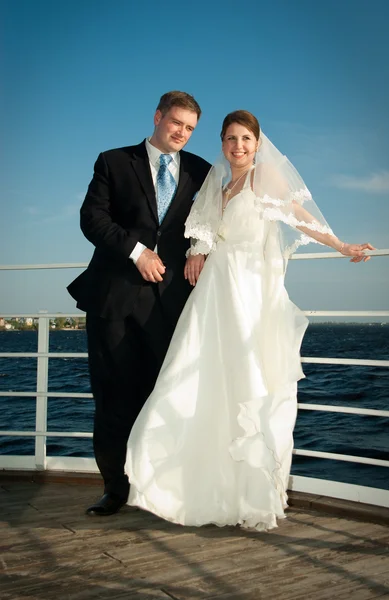 Όμορφη νύφη και γαμπρός — Φωτογραφία Αρχείου