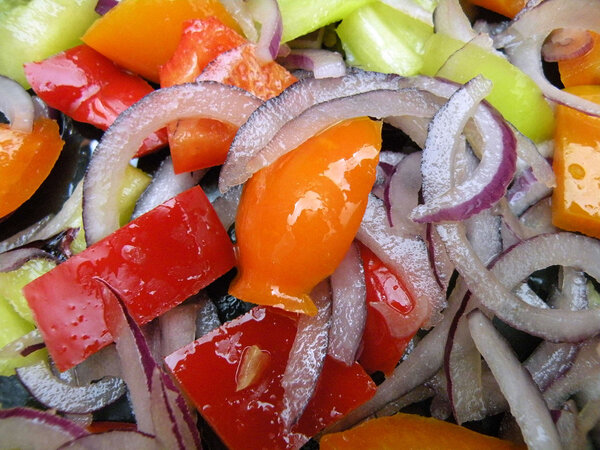 Alad of sweet peppers and onions