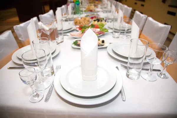 Comida à mesa do banquete — Fotografia de Stock