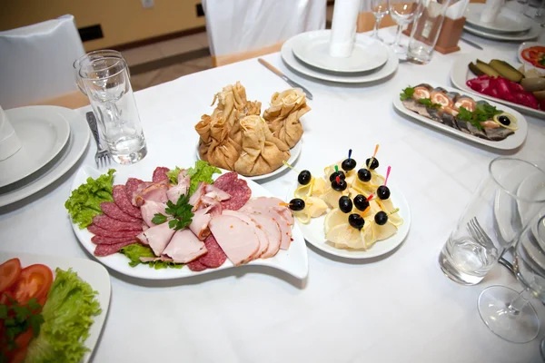Food at banquet table — Stock Photo, Image
