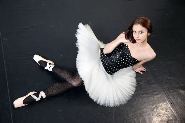 Kvinnelig ballettdanser – stockfoto