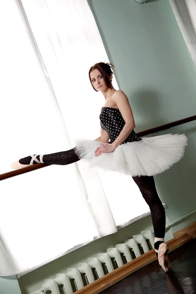 女性のバレエ ダンサー — ストック写真