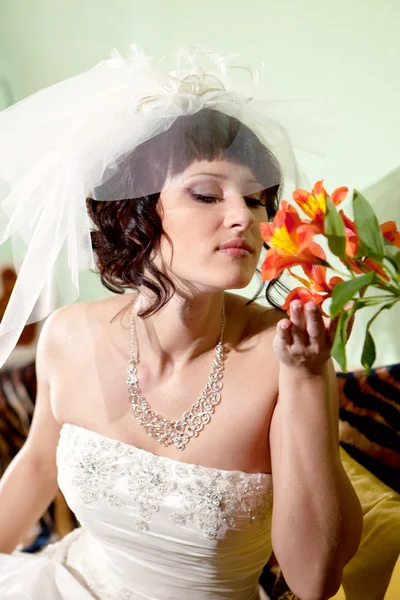 年轻漂亮的新娘 — 图库照片