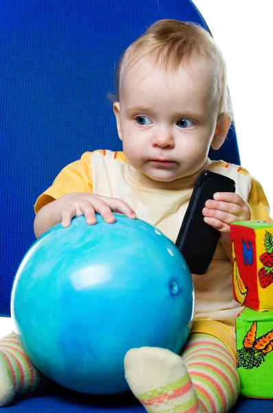 Liten pojke med en boll — Stockfoto