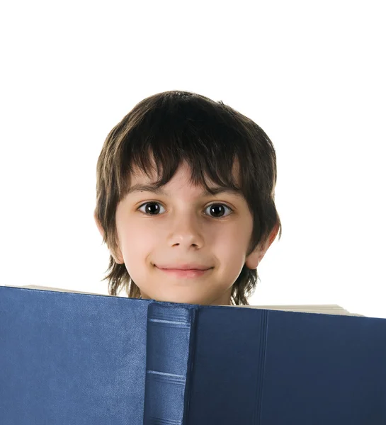 Милый маленький мальчик с книгой — стоковое фото