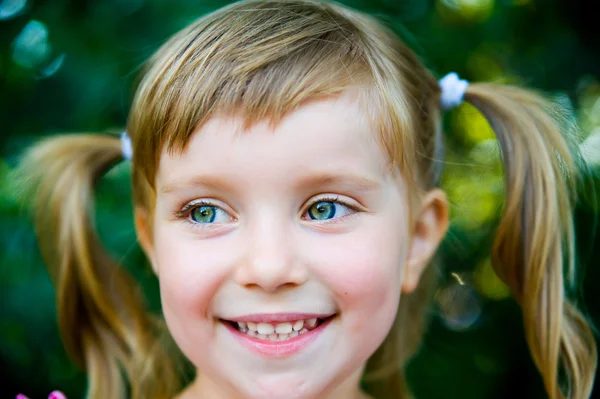 Menina feliz close-up — Fotografia de Stock