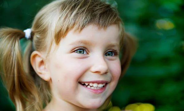 Menina feliz close-up — Fotografia de Stock