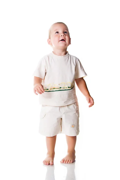 Симпатичный маленький мальчик на белом — стоковое фото