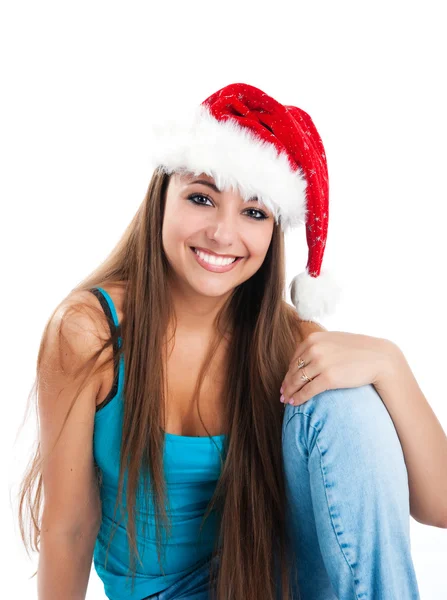 매력적인 젊은 여자 산타 클로스 모자에 앉아 — 스톡 사진