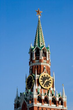 Moskova saati ile Kulesi Kremlin
