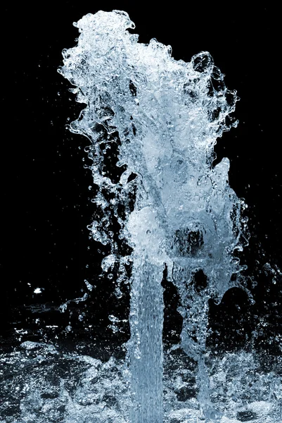 Vattenfall isolerade på svart — Stockfoto