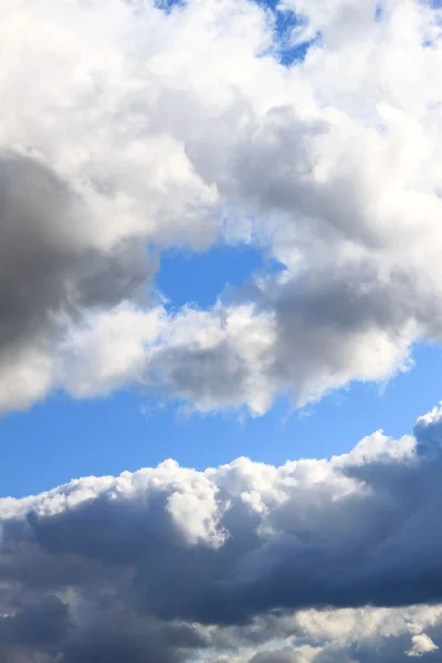 Cielo sfondo con nuvole — Foto Stock