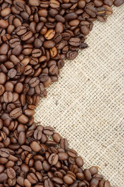 Braune geröstete Kaffeebohnen. — Stockfoto