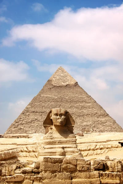 La Esfinge y la Gran Pirámide — Foto de Stock