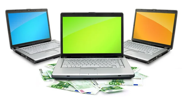 Computer portatile aperto con soldi — Foto Stock