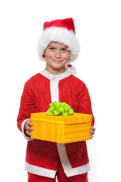 크리스마스 선물을 들고 소년 — 스톡 사진