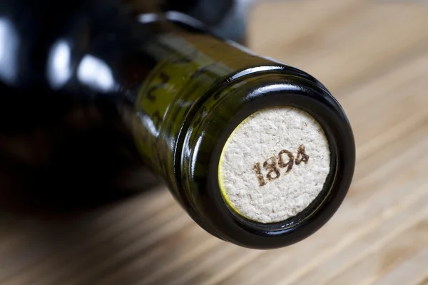 ワインのコルク栓をした瓶の首 — ストック写真