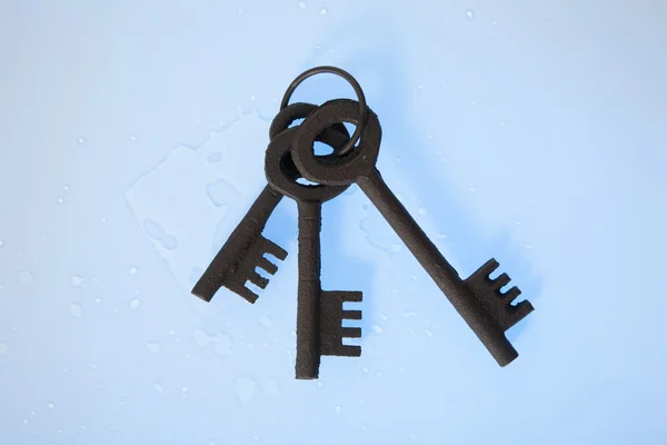 Bunch of three retro keys — Stock Photo, Image