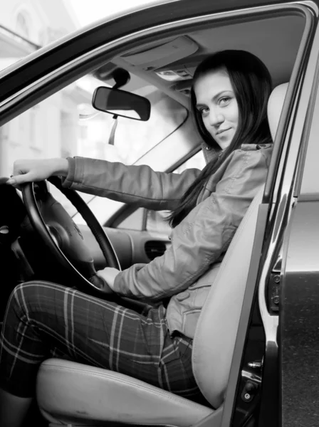 Kobieta w samochodowe — Zdjęcie stockowe