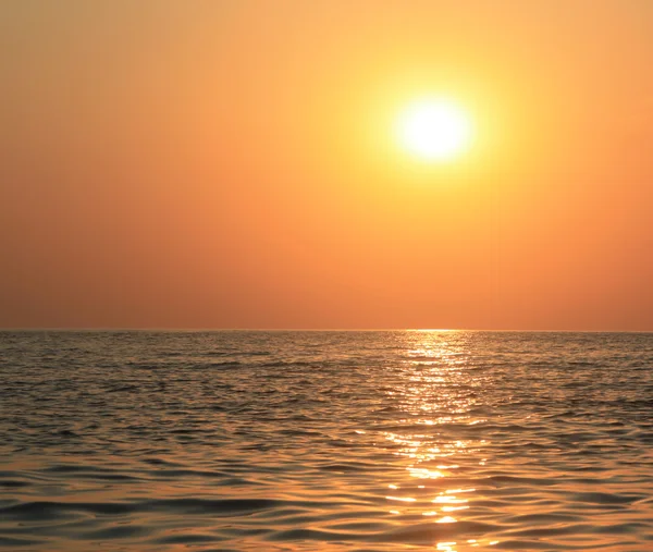 Θάλασσα και το ηλιοβασίλεμα — Φωτογραφία Αρχείου