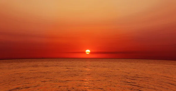Mar e pôr do sol — Fotografia de Stock
