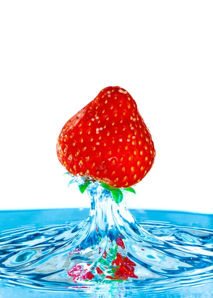 イチゴと水 — ストック写真