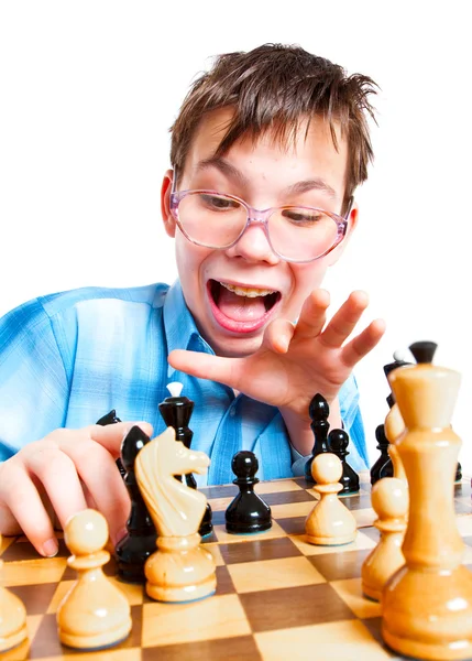 Nerd jugar ajedrez — Foto de Stock