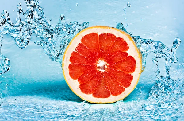 葡萄柚和水 — 图库照片