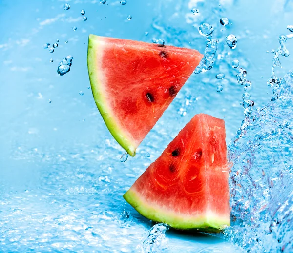 Wassermelone und Wasser — Stockfoto