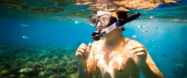 snorkeler. Kızıl Deniz