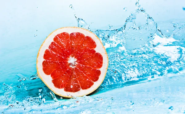 葡萄柚和水 — 图库照片