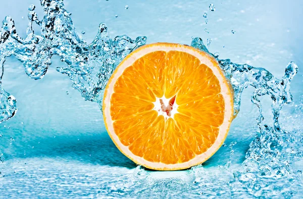 Pomarańczowy i woda — Zdjęcie stockowe