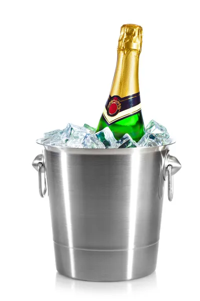 Izolovaná láhev šampaňského v ledu — Stock fotografie