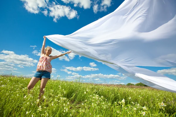 Mooi Meisje Met Plezier Het Veld — Stockfoto