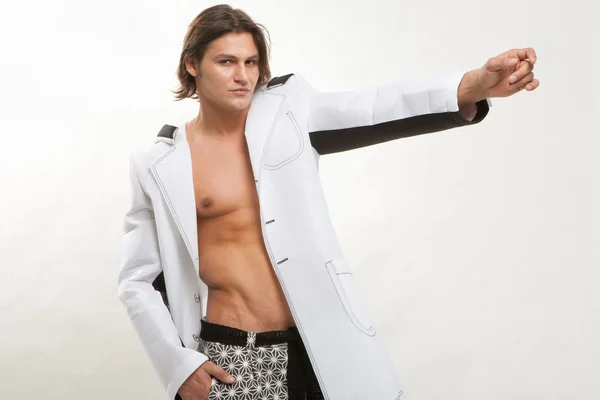 Genç Adam Trendy Avrupa Erkek Moda Çekim Çağdaş Bir Bez — Stok fotoğraf