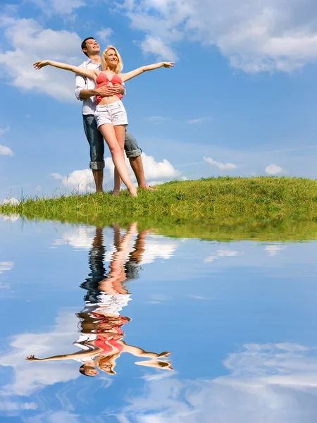 Glückliches Junges Paar Genießt Den Sommer — Stockfoto